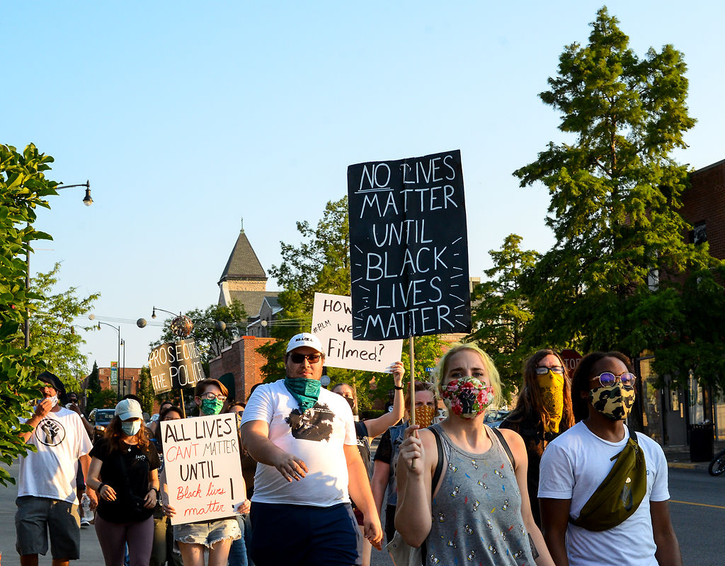 A group of attendees arrives after protesting